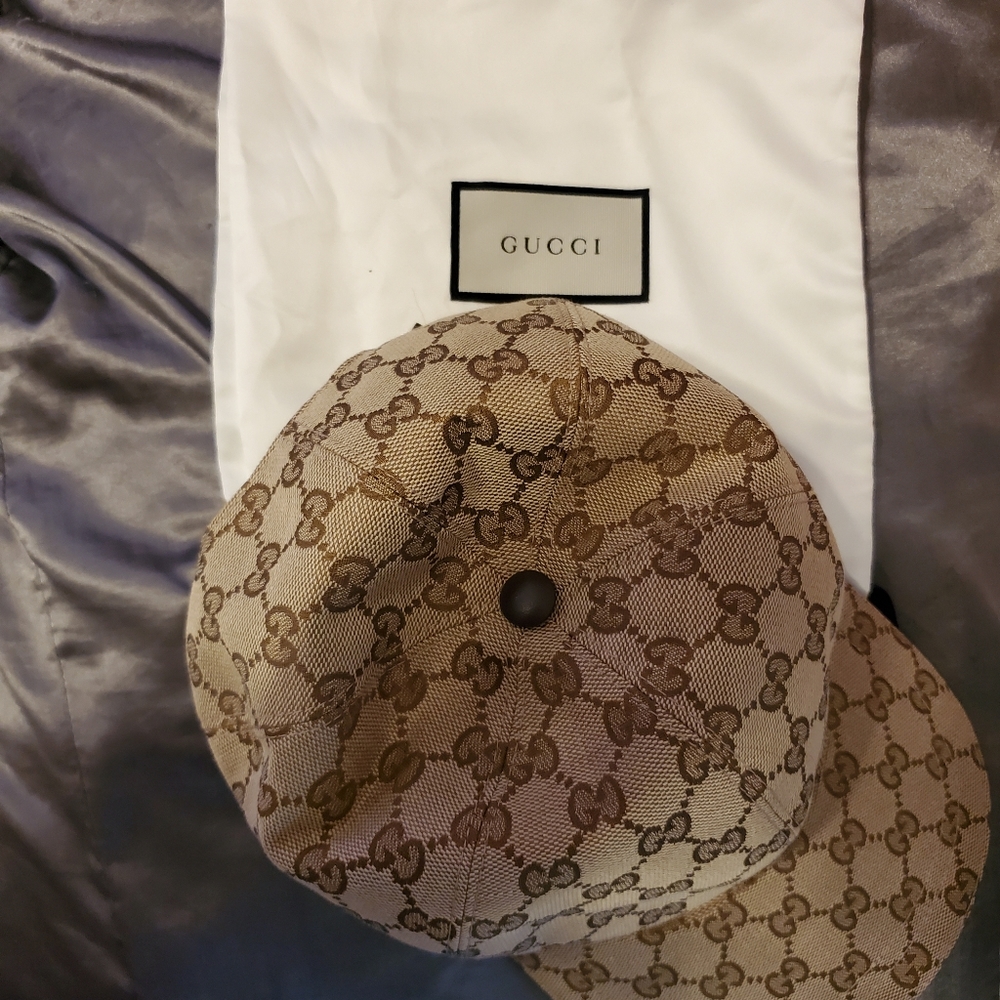 100 percent authentic Gucci Canvas Hat in GREAT Condition w/Dust bag